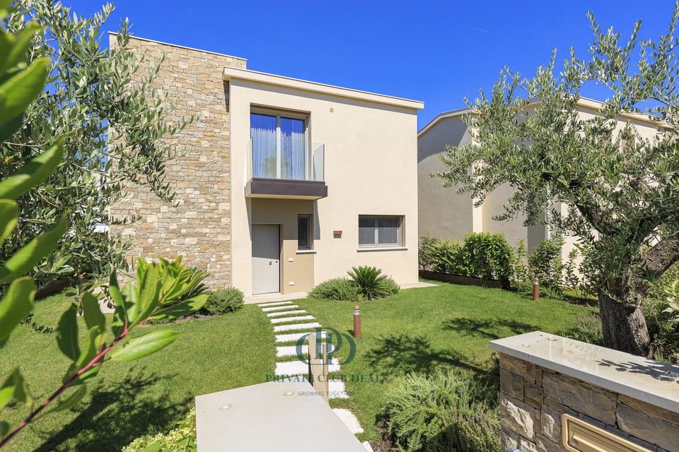 VILLA IN  SIRMIONE — 3