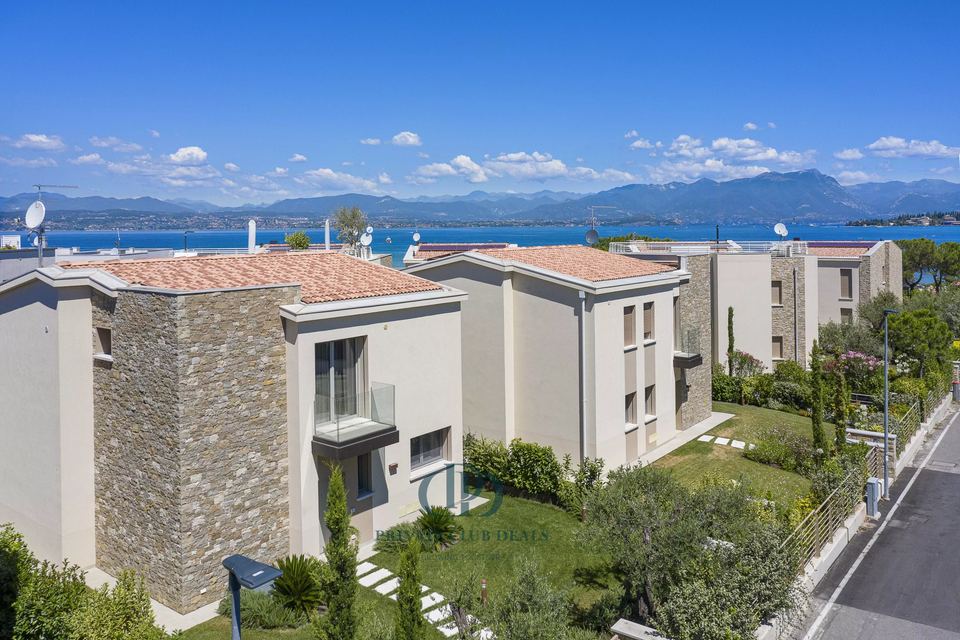 VILLA IN  SIRMIONE — 4