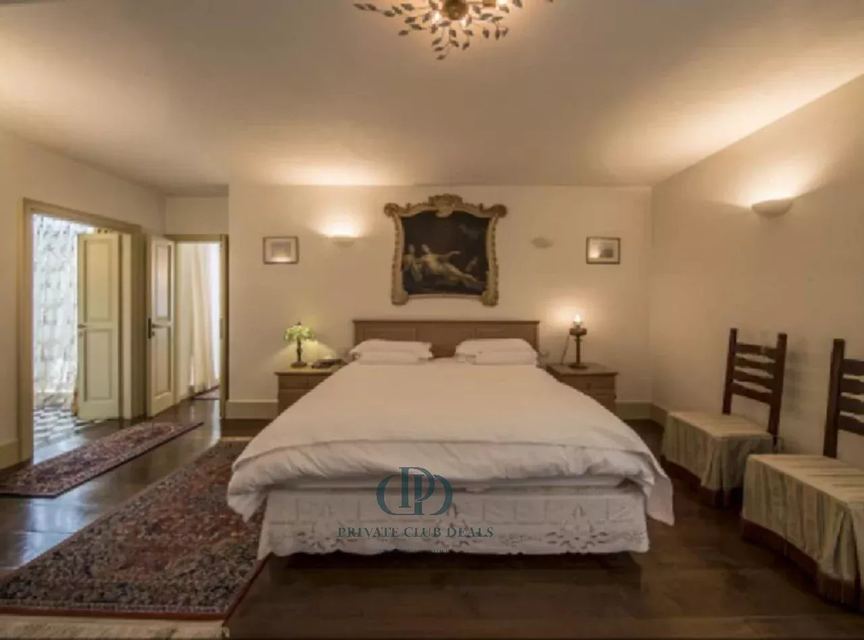 Villa di pregio con piscina e giardino privato — 12