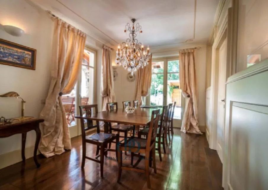 Villa di pregio con piscina e giardino privato — 3