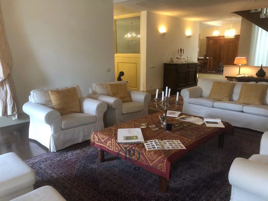Villa di pregio con piscina e giardino privato — 10