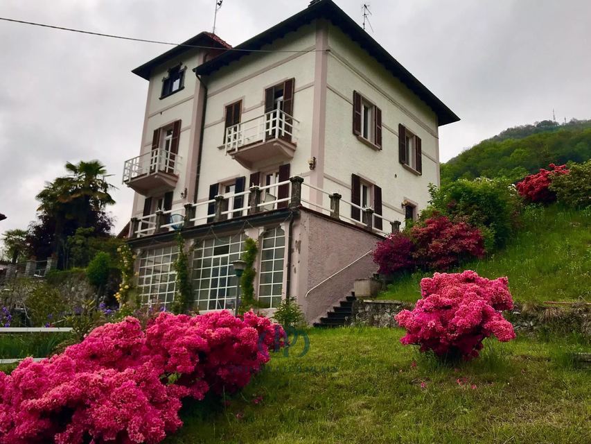 Large villa with 3000 garden — 2