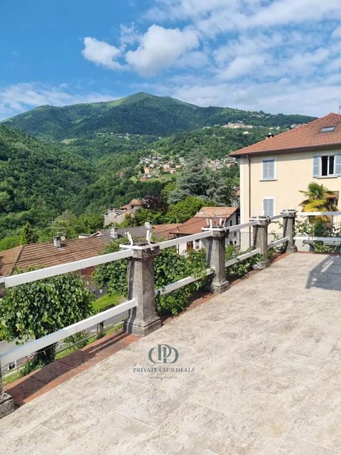 Large villa with 3000 garden — 10