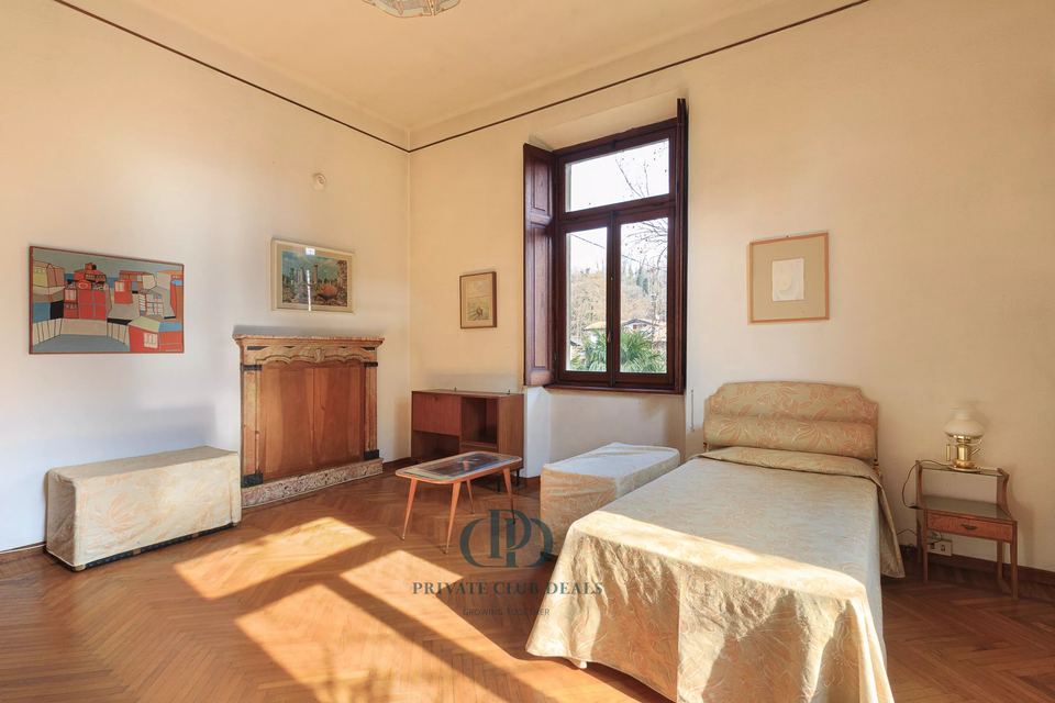 Exclusive Historic Villa Surrounded by a Lush Private Garden — 7