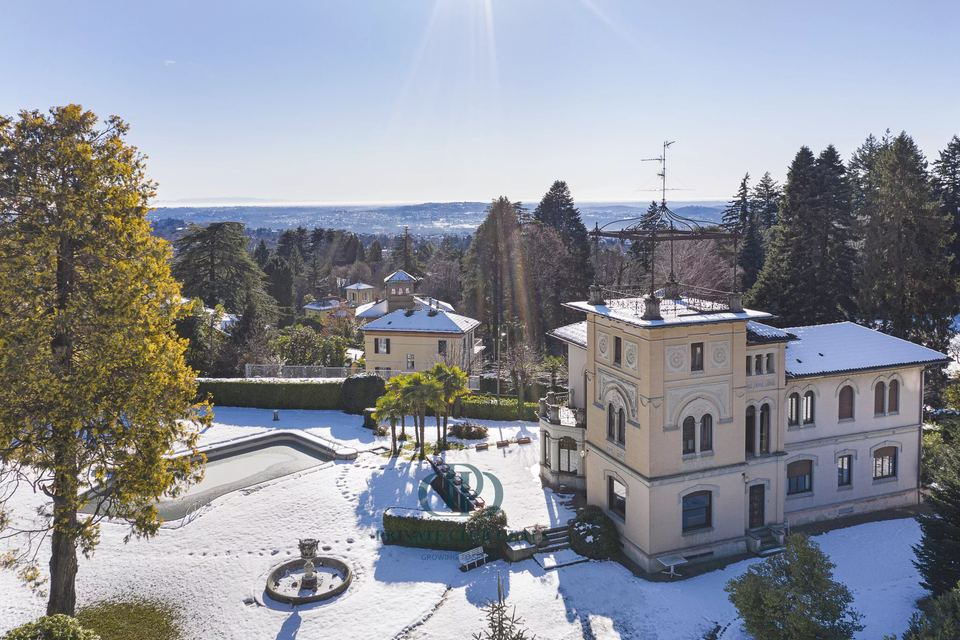 Period villa with pool and park Varese, Selvapiana area — 1