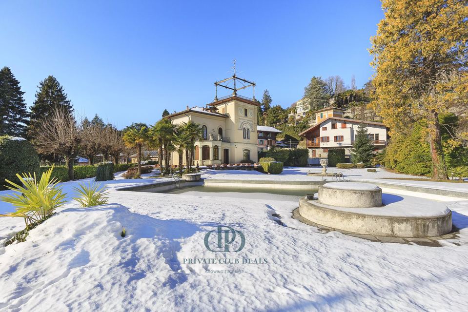 Period villa with pool and park Varese, Selvapiana area — 2