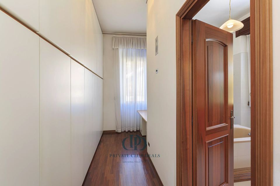 Period villa with pool and park Varese, Selvapiana area — 12
