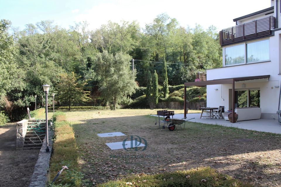 Moderna e Riservata Villa sulle Colline Toscane — 11