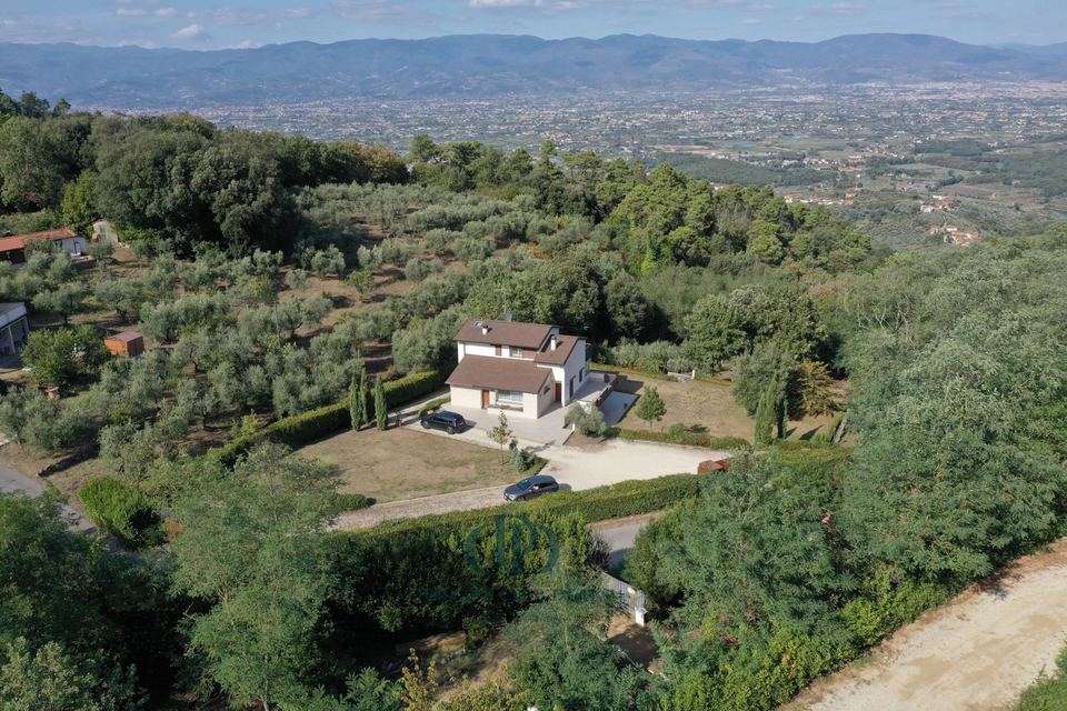 Moderna e Riservata Villa sulle Colline Toscane — 8