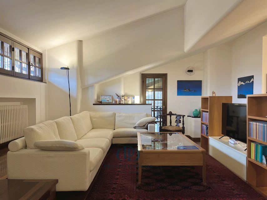 Prestigious Panoramic Villa with Pool, Large Garden, and Private Land in Inverigo — 7