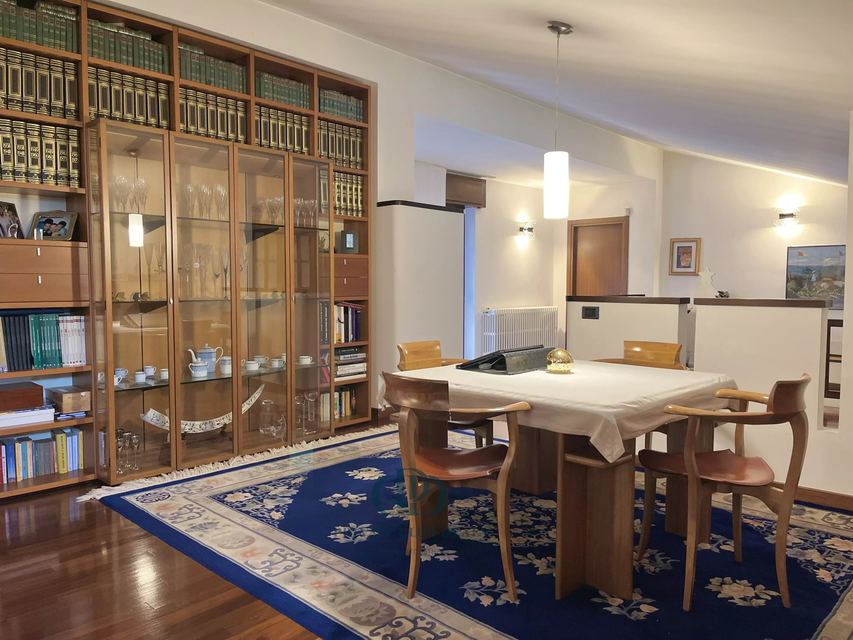 Prestigious Panoramic Villa with Pool, Large Garden, and Private Land in Inverigo — 9