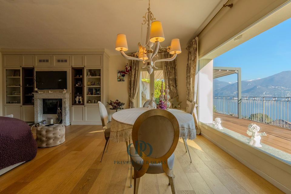 Elegant Villa in Menaggio with Panoramic Views of Lake Como — 1