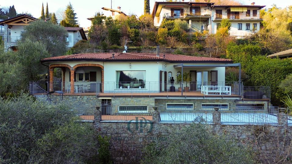 Elegant Villa in Menaggio with Panoramic Views of Lake Como — 4
