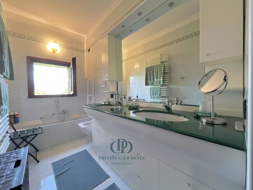 Meraviglioso appartamento in prestigioso residence con ampie vetrate che offrono una vista mozzafiato su Bellagio — 6