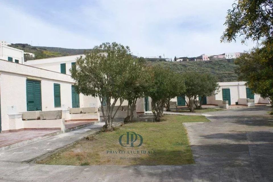 Opportunità Unica di Investimento a Pantelleria — 1