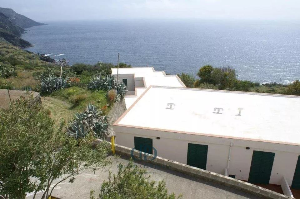 Opportunità Unica di Investimento a Pantelleria — 8