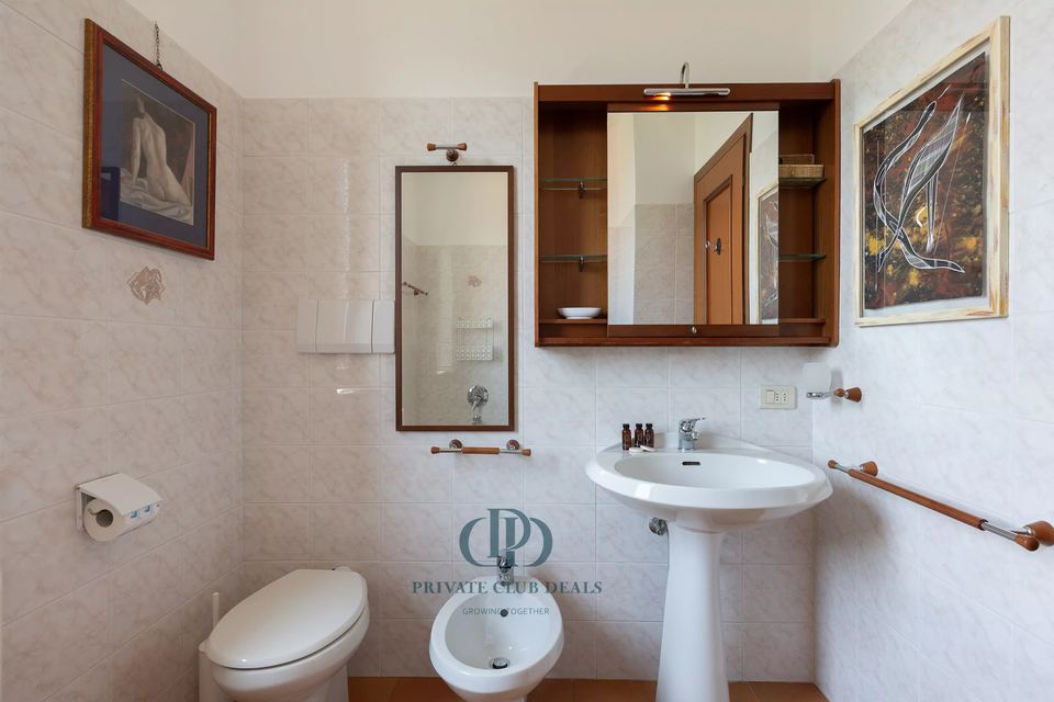 Villa Panoramica a Lenno con Vista Lago, Giardino Privato e Massima Tranquillità — 12