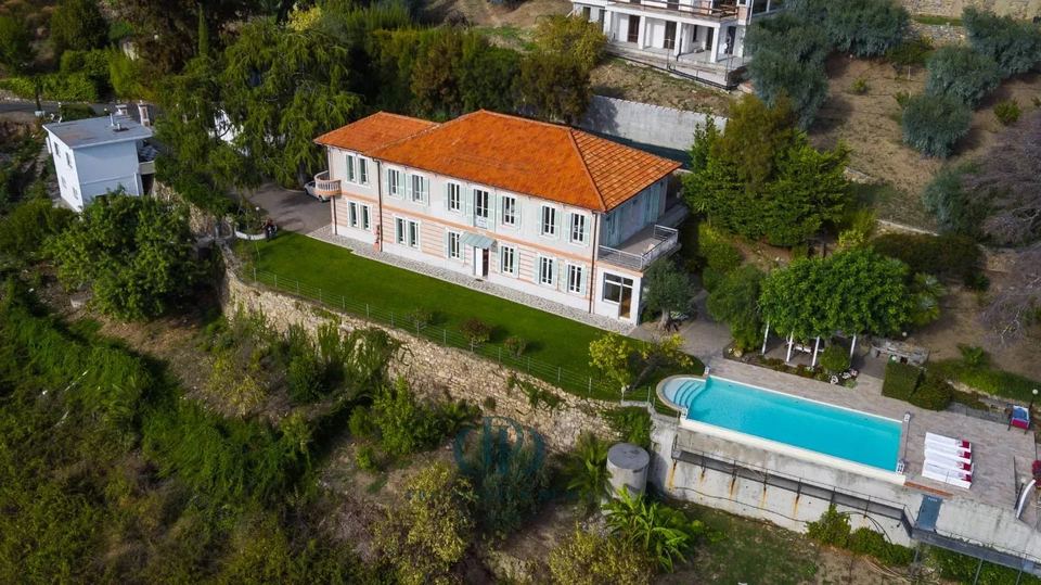 Exclusive Villa with Panoramic Views in Sanremo — 1