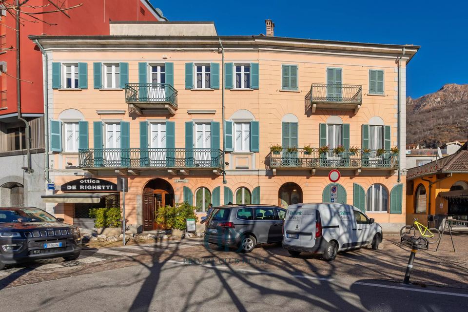 Lakefront Period Residence for Sale in Omegna — 1