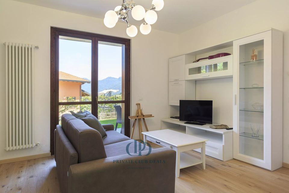 Duplex apartment with lake and pool view — 5