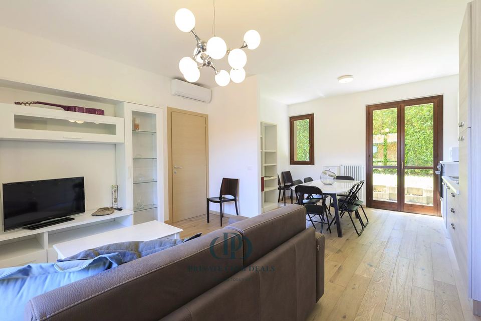 Duplex apartment with lake and pool view — 6
