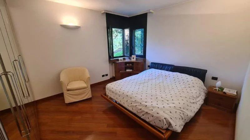 Apartment in Bissone — 8
