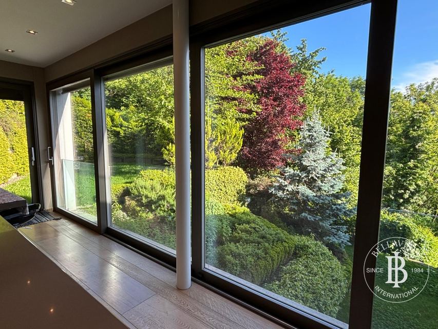 Villa with lake view and pool, Ruvigliana — 7.5 rooms — 11