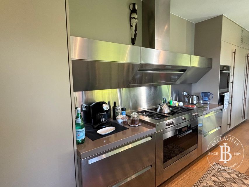 Villa with lake view and pool, Ruvigliana — 7.5 rooms — 12