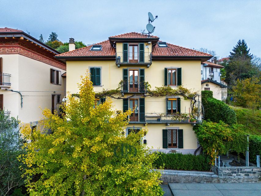 Villa d’epoca con piscina e dettagli originali – San Bernardino Verbano — 1