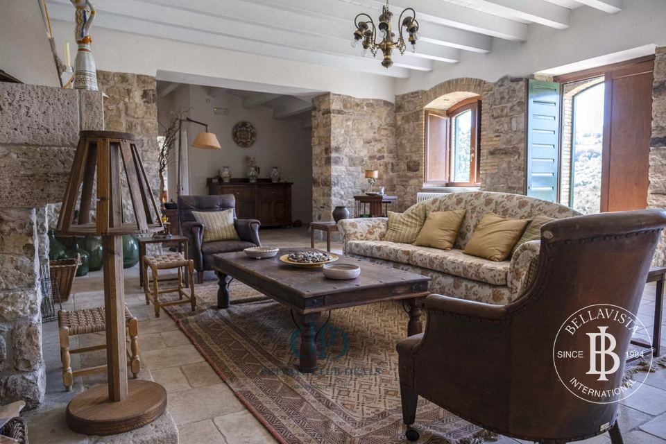 Exclusive Property just an hour drive from Naples — 2