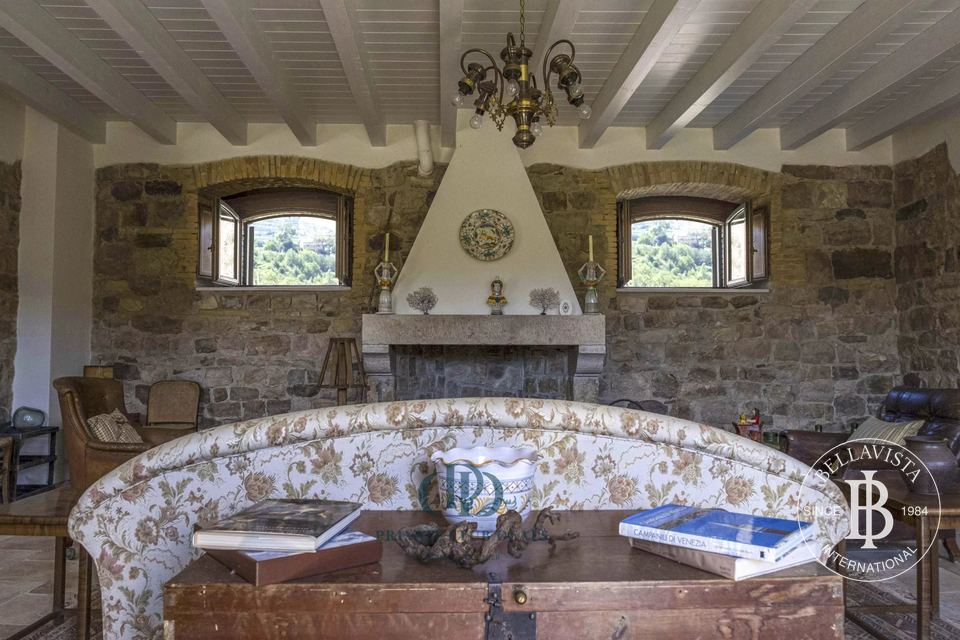Exclusive Property just an hour drive from Naples — 3