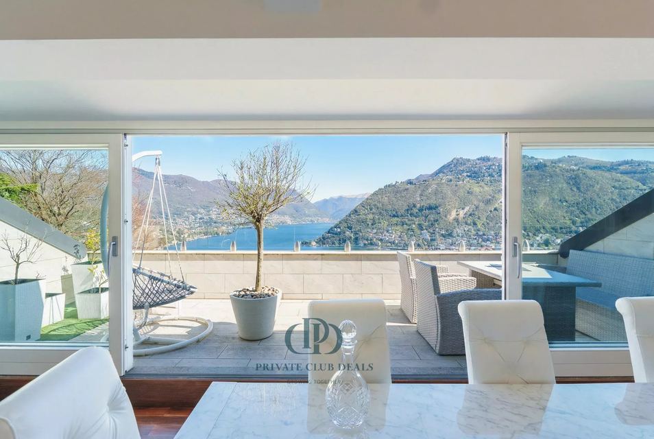 Exclusive Villa Historic Attic with Park and Pool View — 8