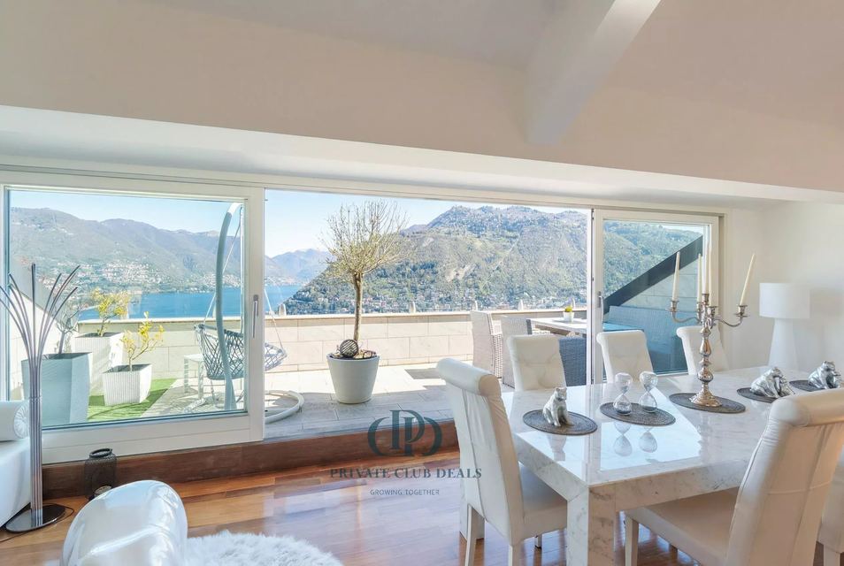 Exclusive Villa Historic Attic with Park and Pool View — 9