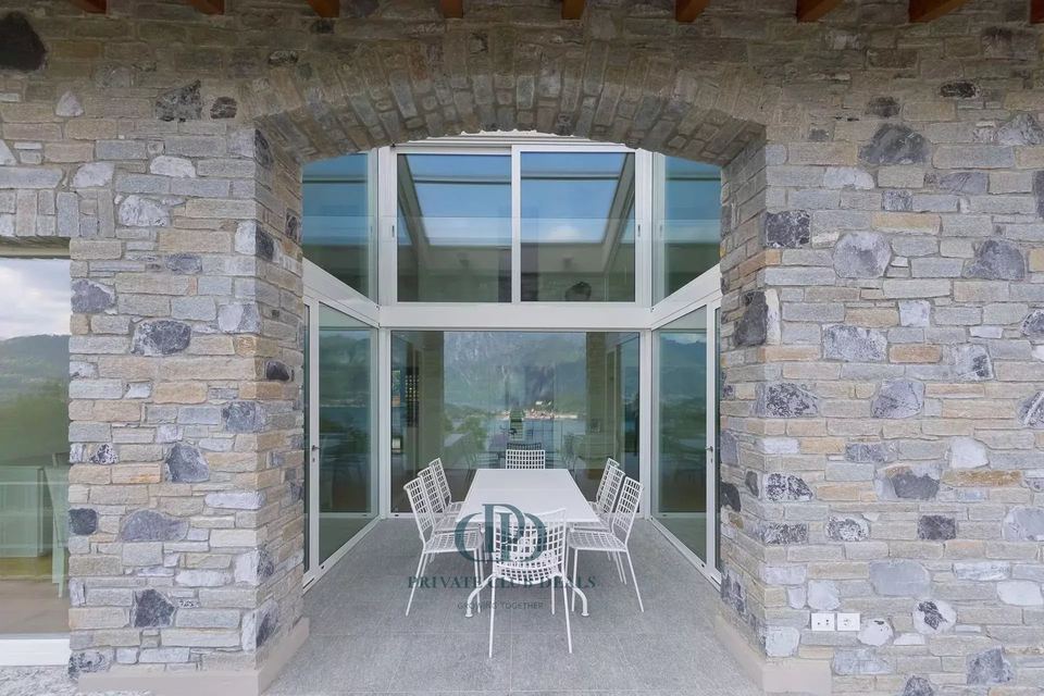 Luxury villa with lake view and private pool — 4