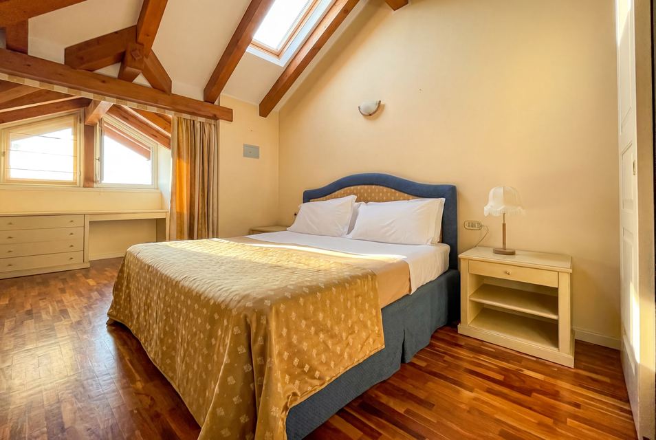 Prestigious Pieds dans l’Eau Property on Lake Maggiore — 11
