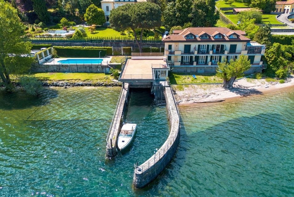 Prestigious Pieds dans l’Eau Property on Lake Maggiore — 3