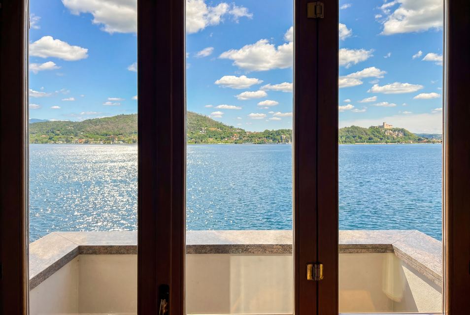 Prestigious Pieds dans l’Eau Property on Lake Maggiore — 7