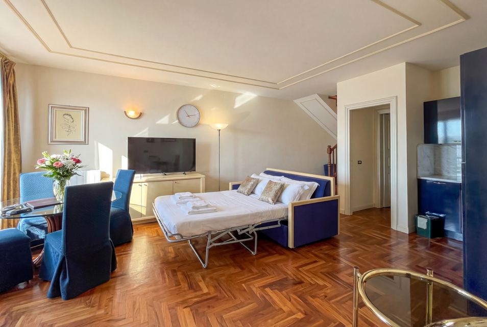 Prestigious Pieds dans l’Eau Property on Lake Maggiore — 8
