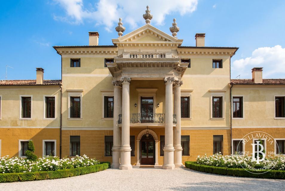 A Rare Opportunity in the Heart of Bassano del Grappa ( Historic Villa with Stables and Barn ) — 2