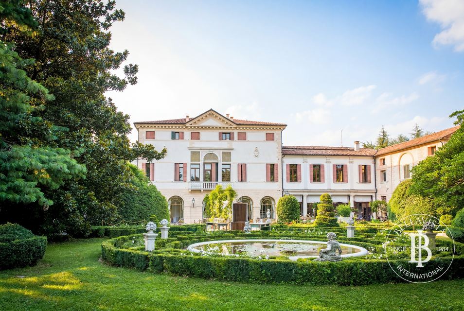 A Rare Opportunity in the Heart of Bassano del Grappa ( Historic Villa with Stables and Barn ) — 3