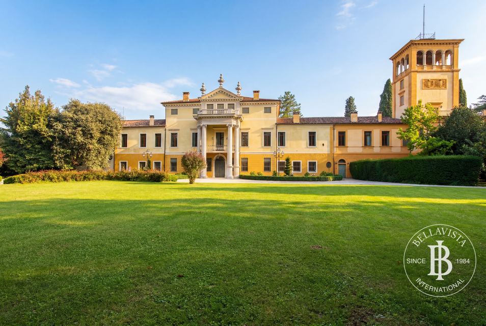 A Rare Opportunity in the Heart of Bassano del Grappa ( Historic Villa with Stables and Barn ) — 4