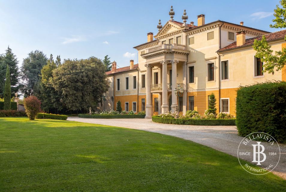 A Rare Opportunity in the Heart of Bassano del Grappa ( Historic Villa with Stables and Barn ) — 6