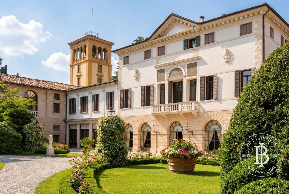 A Rare Opportunity in the Heart of Bassano del Grappa ( Historic Villa with Stables and Barn ) — 7