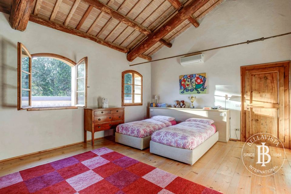 BASSANO DEL GRAPPA  A Residence of Timeless Elegance in the Heart of Bassano — 8