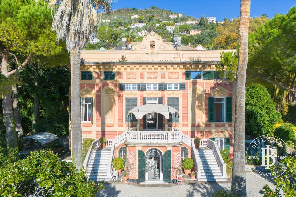 A Timeless Masterpiece: Panoramic Villa Between Green and Blue — 1