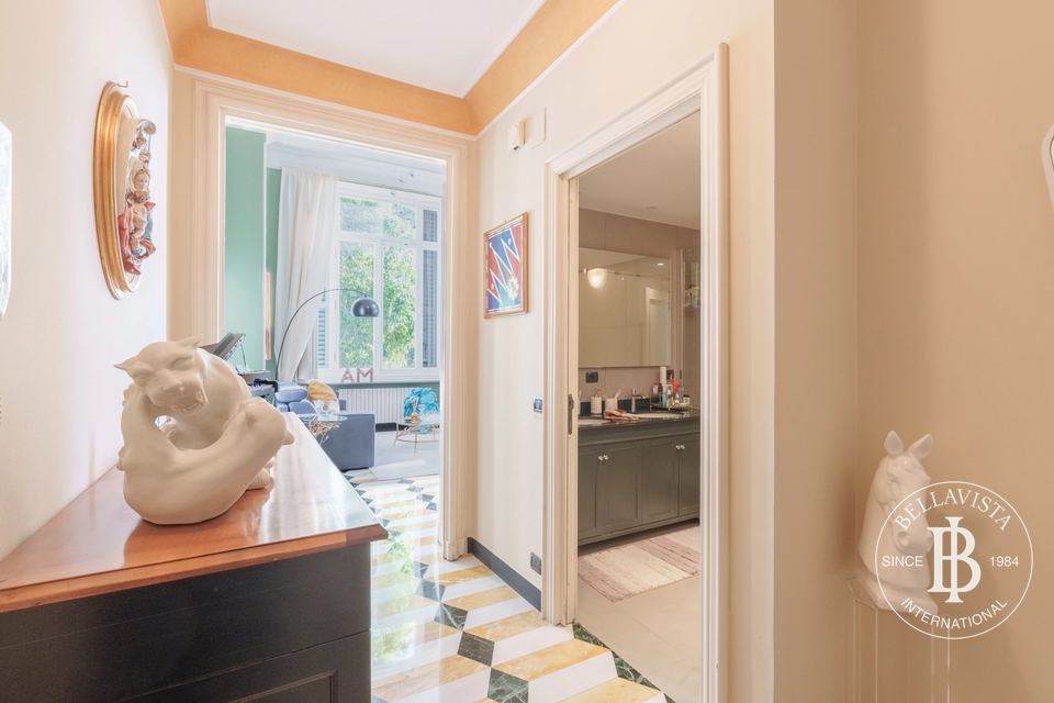 A Timeless Masterpiece: Panoramic Villa Between Green and Blue — 12