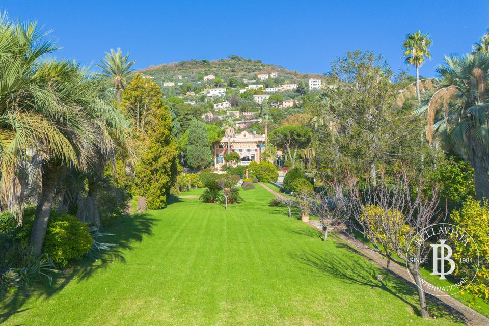A Timeless Masterpiece: Panoramic Villa Between Green and Blue — 10