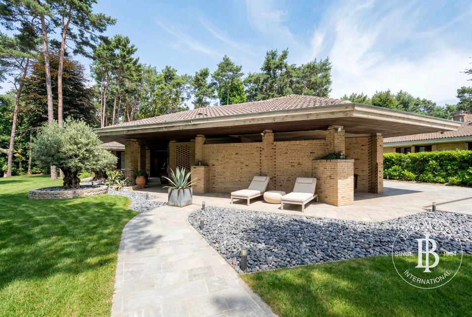 Timeless elegance surrounded by nature – Exclusive villa in the Como area — 1