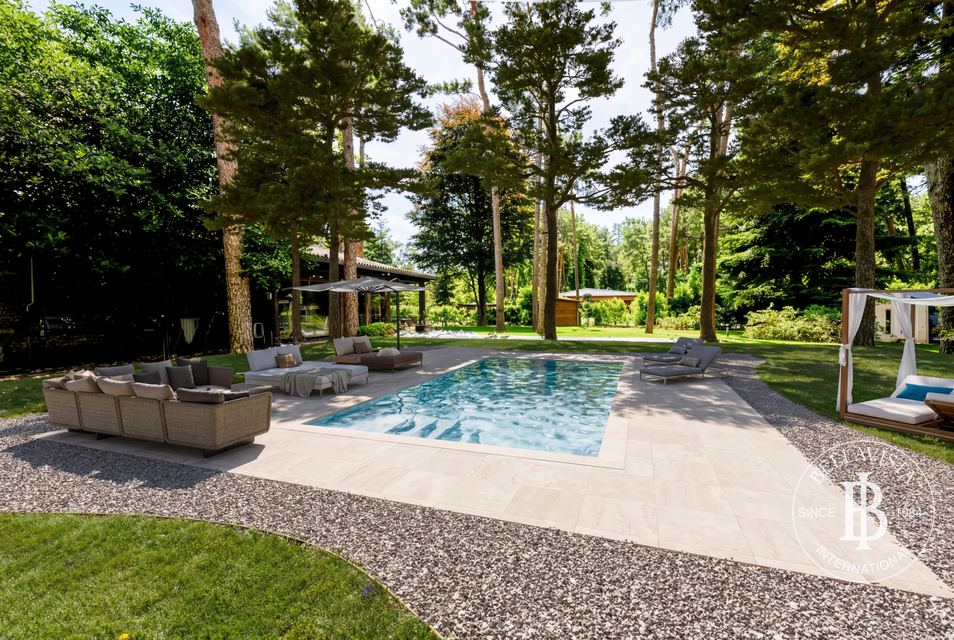 Timeless elegance surrounded by nature – Exclusive villa in the Como area — 11
