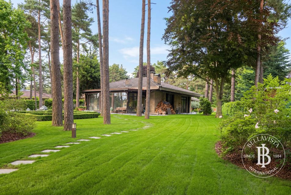 Timeless elegance surrounded by nature – Exclusive villa in the Como area — 7